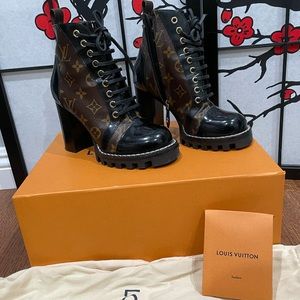 LOUIS VUITTON STARK TRAIL HEELED ANKLE BOOTS !!